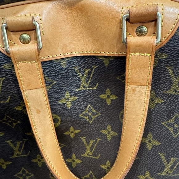 Louis Vuitton Excursion Bag - Picture 4 of 17